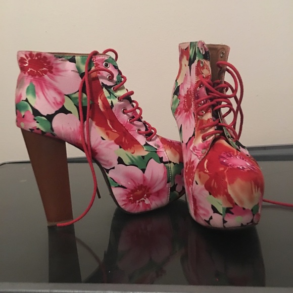 Floral booties - Picture 1 of 2